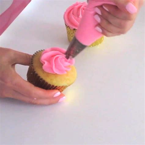 {video} How To Pipe A Simple Buttercream Swirl Rose Cupcakes 101 Quick Easy Tips And Tricks