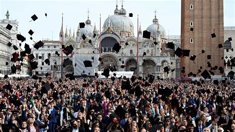 Greta Thunberg A Milano Per Fridays For Future In Piazza Con Gli