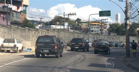 Bom Dia Brasil Polícia ocupa conjunto de favelas no Rio após morte do