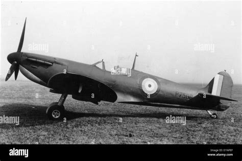 Supermarine Spitfire Mk Iia P Stock Photo Alamy