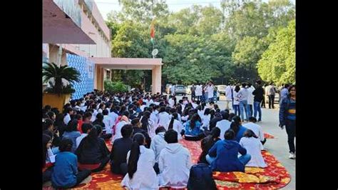 Bond Policy Row Students At Pgims Rohtak Threaten To Suspend Emergency