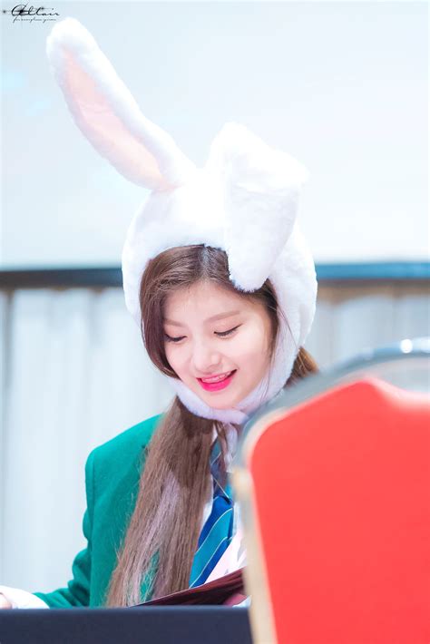 190330 Bunny Yiren Reverglow