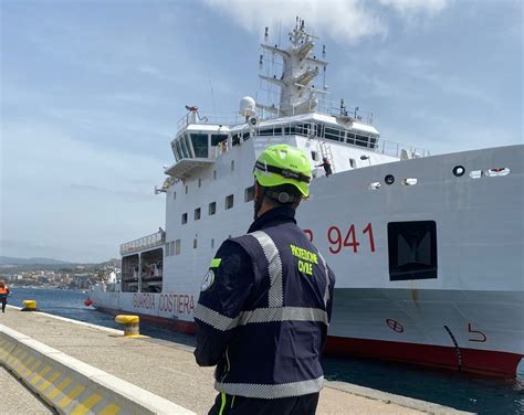 Reggio Sbarcheranno Migranti Dalla Nave Diciotti Appena Arrivata