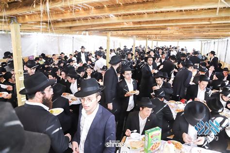 Tishrei Guests Enjoy Meals in Massive Sukkah - Anash.org