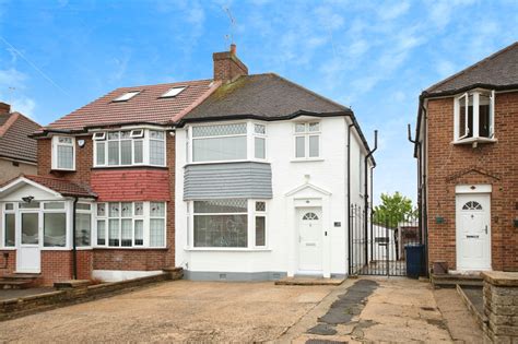 3 Bedroom Semi Detached House For Sale In Montrose Avenue Edgware Ha8 0dw