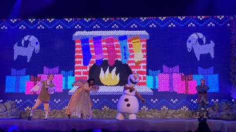 Photos Videos Holiday Finale Starring Olaf Returns To For The First