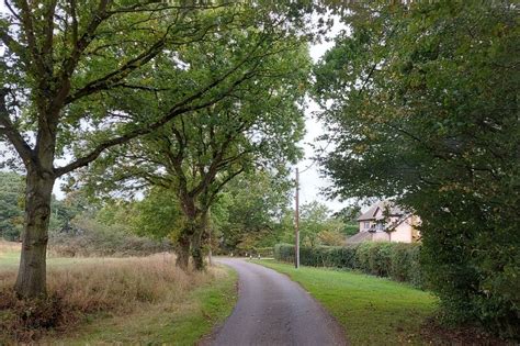 Approaching Sweetings Farm On Church Tim Heaton Geograph