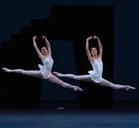 Pin By Annablochl On Royal Ballett Ballet Photography Ballet Dance