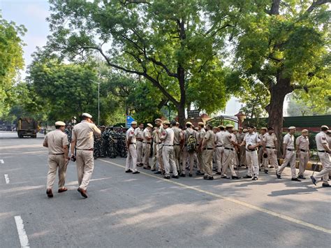 जंतर मंतर पर आज किसानों का हल्ला बोल दिल्ली की सीमाओं पर बढ़ाई गई सुरक्षा ये हैं मांगें