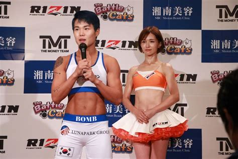 【rizin】“腹筋が凄いラウンドガール”あきぴが自らも減量＆水抜きして計量に花を添える、選手たちの体調も気遣う ゴング格闘技