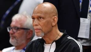 Nach Sturz Bei Konzert Lakers Legende Kareem Abdul Jabbar An