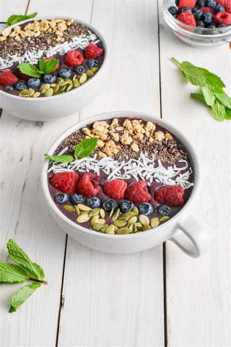 Berry Acai Smoothie Bowl - My Modern Cookery