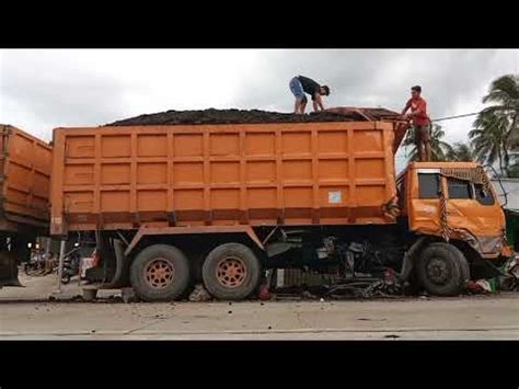 Truk Batu Bara Adu Banteng Di Talang Solok YouTube