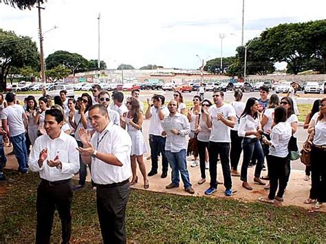 G Aprovados Em Concurso Protestam Em Inaugura O De F Rum No Df