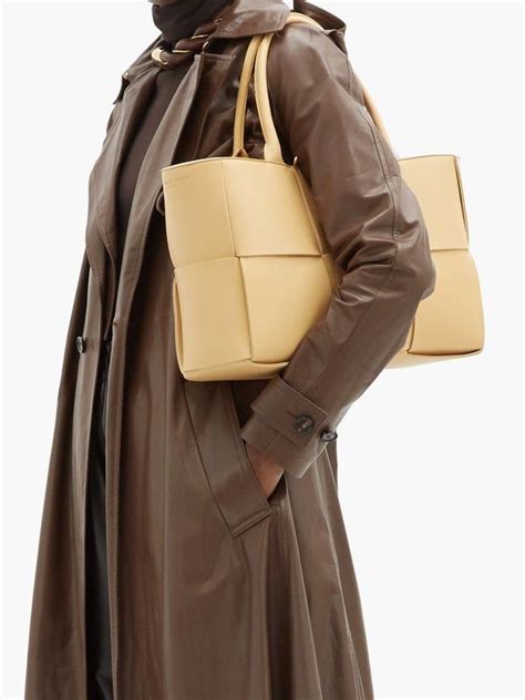 The Arco Intrecciato Leather Tote Bag Bottega Veneta Matchesfashion