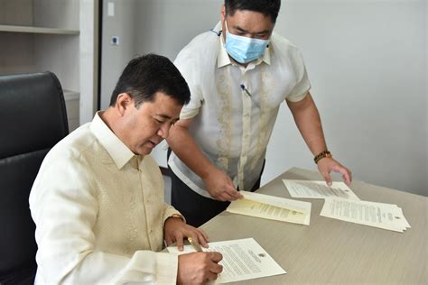 New Imus City Mayor Signs First Eo Journalnews