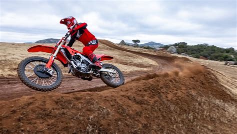 2022 Honda CRF250R first look - RevZilla