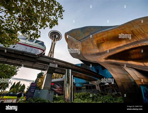 Pista De Monorra L Y Space Needle Fachada Exterior De Color Corrugado