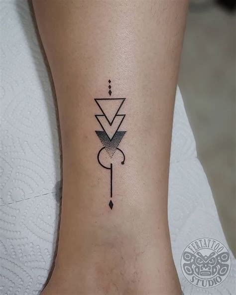 Pin By Milúú Goss On Mis Tatuajes Wrist Tattoos For Guys Simple