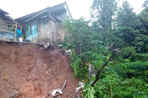 Kota Bogor Hujan Deras Tebing Setinggi 15 Meter Longsor