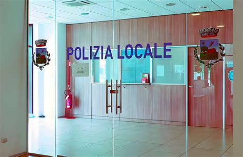 San Ferdinando Di Puglia Due Agenti Della Polizia Locale Feriti In Un