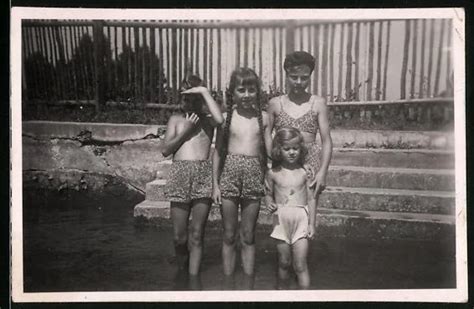 FOTOGRAFIE BADEMODE MÄDCHEN in Badehose und Bikini EUR PicClick DE