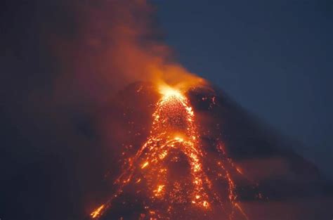 Aktiver Vulkan Mayon 12 000 Menschen Auf Den Philippinen Evakuiert