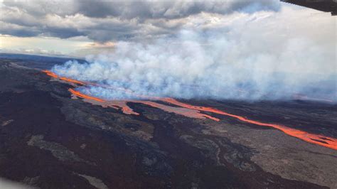 Mauna Loa spuckt wieder Lava Weltgrößter aktiver Vulkan bricht aus