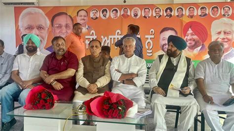 From Visiting Living Rooms To ‘chai Par Charcha In Punjab Bjp Chalks