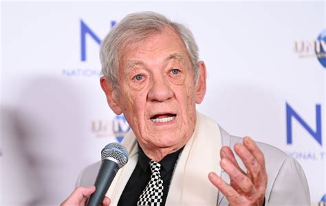 Ian Mckellen Keen To Reprise Gandalf Role In New Lord Of The Rings