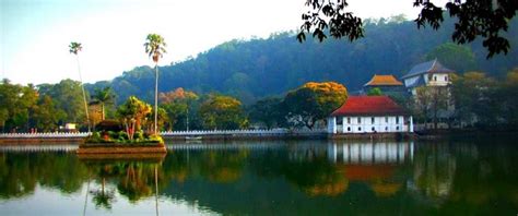 Take a Walk Around Kandy Lake | Kandy Best Tourist Attractions