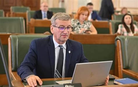 Senatorul Iulian Bîca pleacă din grupul parlamentar PNL Parlamentarul