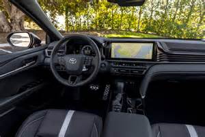 2025 Toyota Camry LE vs Camry SE: Key Differences - Autoblog