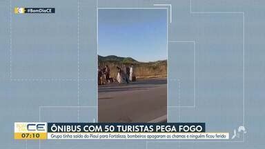 Bom Dia Cear Nibus Pega Fogo Turistas Entre Irau Uba E