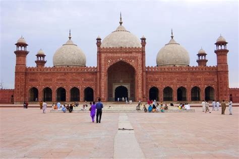 Top 10 Most Famous Mosques in Pakistan - Wonderslist