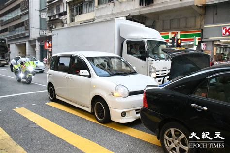 疑因避行人 私家車收掣不及釀車禍9人傷｜大紀元時報 香港｜獨立敢言的良心媒體