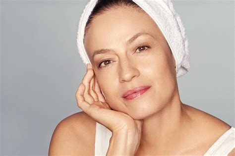 Retinol kwasy ceramidy te składniki są popularne jesienią i zimą