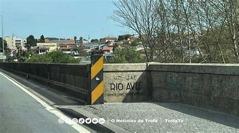 Homem Gravemente Ferido Ao Cair Da Ponte Sobre O Rio Ave Para O Parque