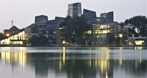 perpustakaan ui terbesar se asia tenggara harrania