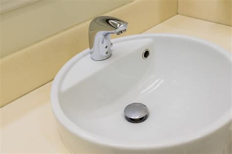 Как установить керамический смеситель на керамическую раковину - 93 фото