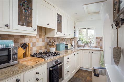 Bag End - Country - Kitchen - Gloucestershire - by Oliver Grahame ...