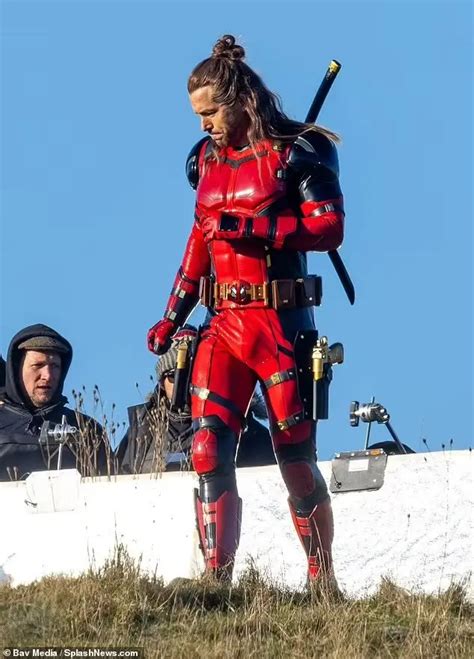 Deadpool 3 Variantes Do Personagem Aparecem Em Novas Fotos Vazadas Do