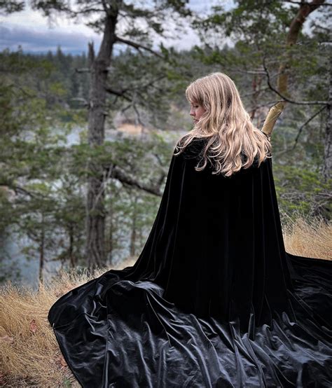 Womens Black Velvet Cloak Raven Fox Capes And Cloaks