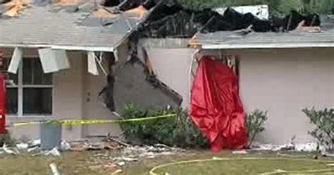 Three Victims Id D After Plane Crashes Into Fla Home Cbs Miami