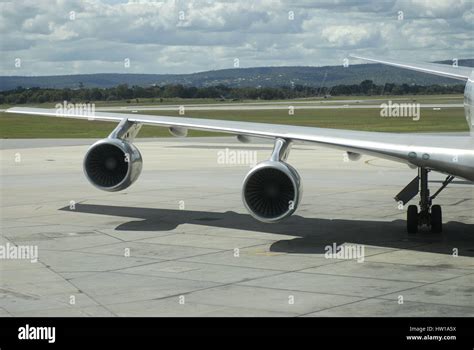 Wing One Jumbo Jets Tragflche Eins Jumbos Stock Photo Alamy