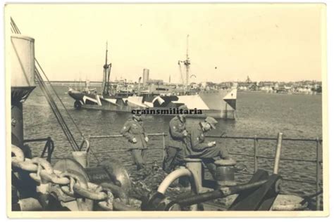 ORIG FOTO GEBIRGSJÄGER bei Schiff Boot m Tarn Camo im Hafen in