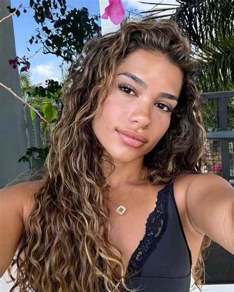 aisha mian in 2025 | Pink blonde hair, Summer blonde hair, Curly hair