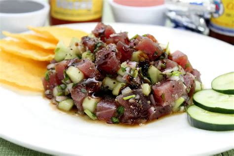 Ceviche de atún en salsas negras