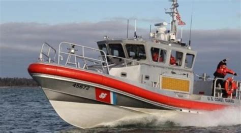 Guardia Costera De Eeuu Rescata A 42 Personas En Un Velero Al Norte De