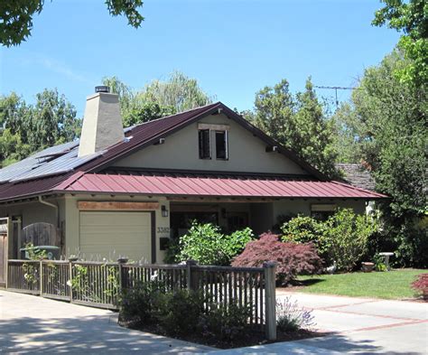 California Farmhouse With Standing Seam Metal Roof Landhausstil